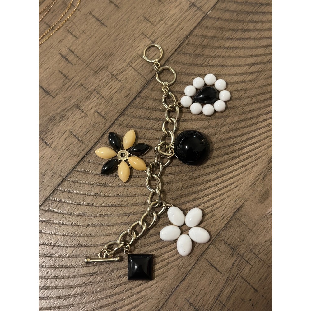 Y2K Chunky Gold-Tone Floral Charm Bracelet – Black, White & Cream Resin